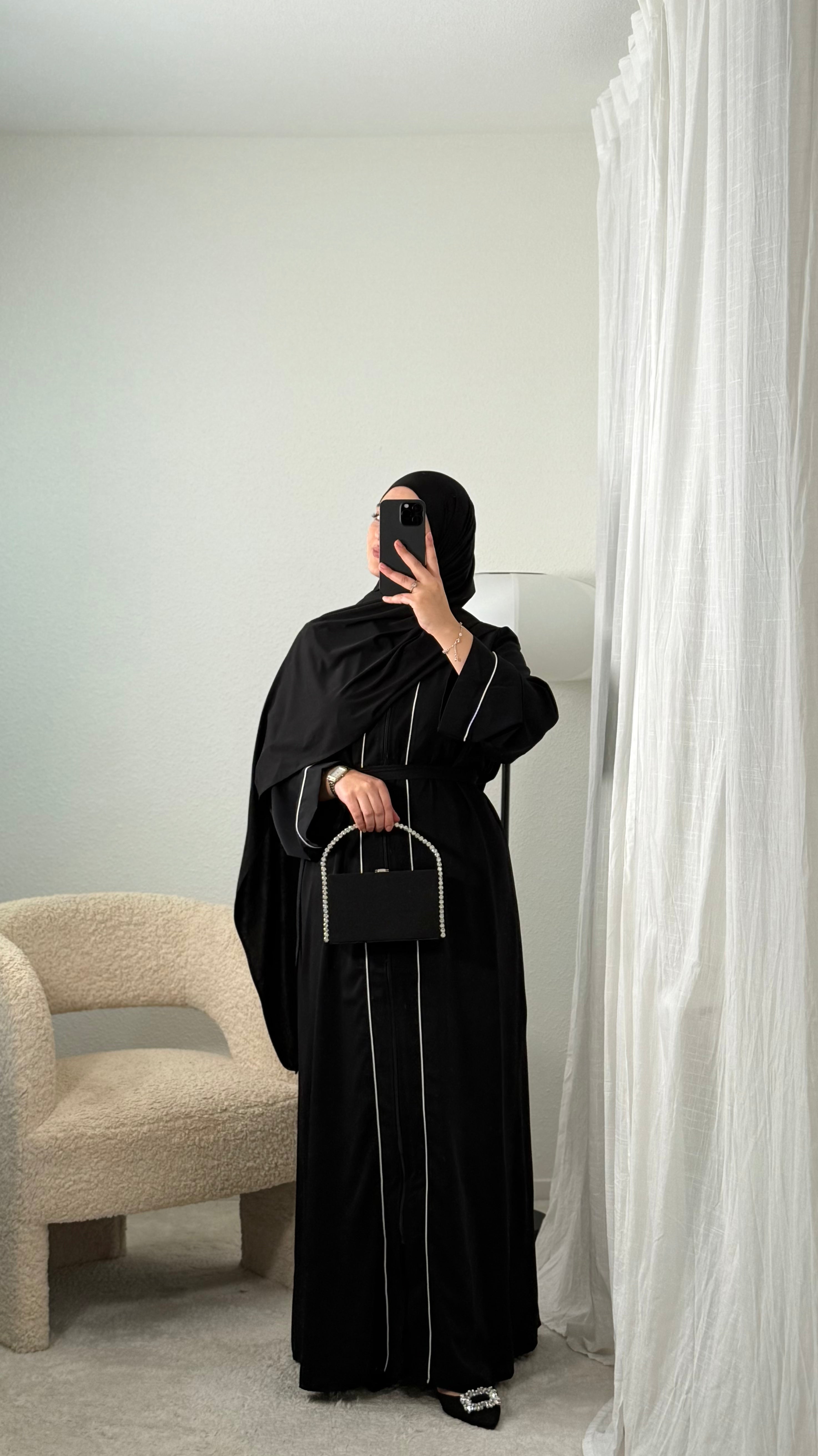 Zip-trimmed abaya