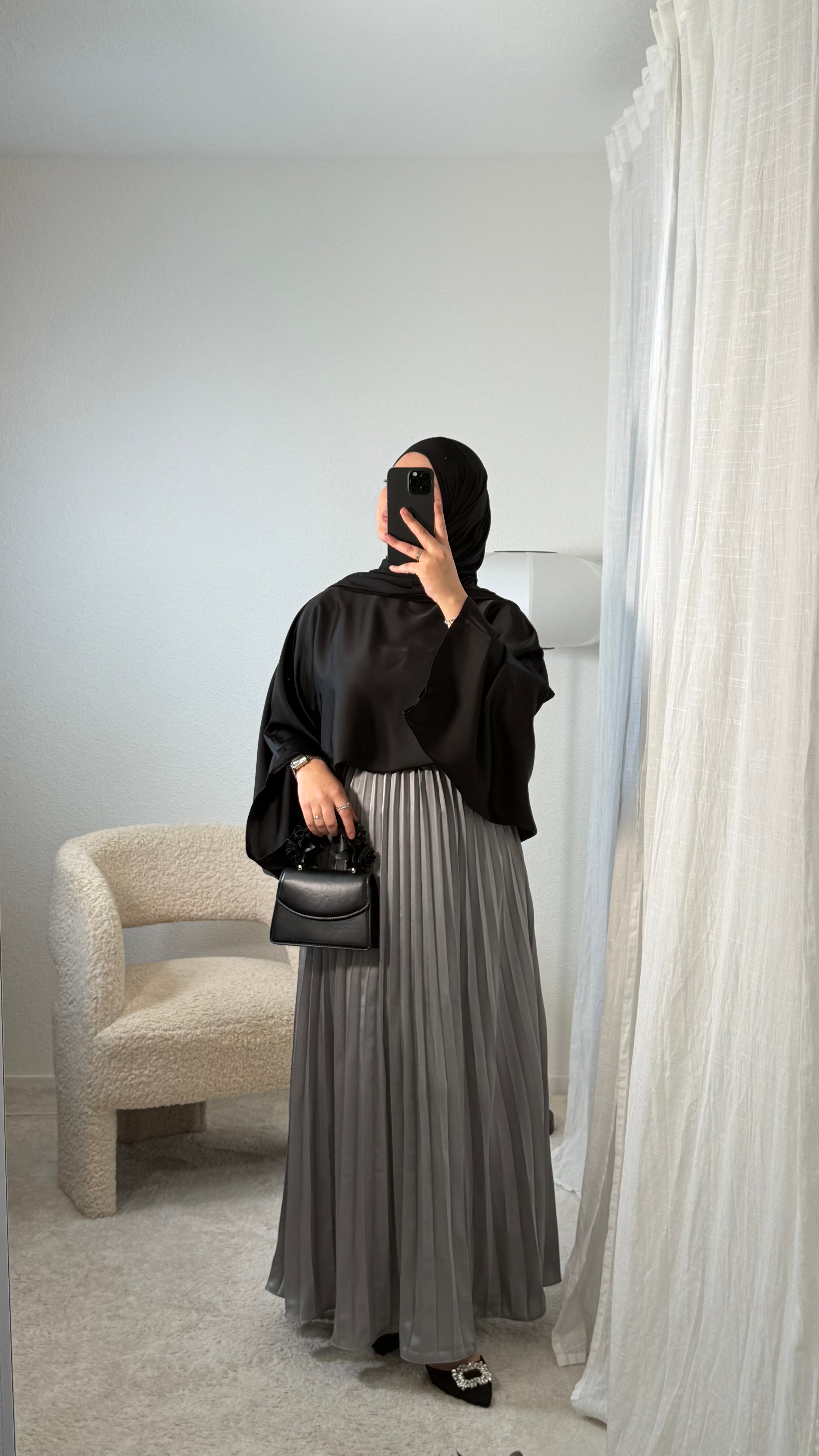 Wavy pleated skirt