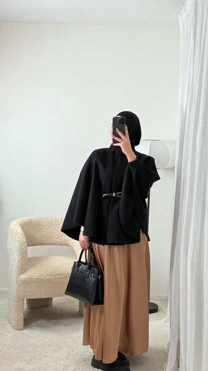 Buttoned cape